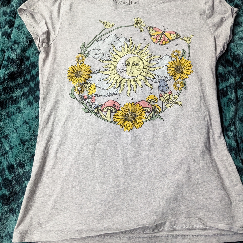 Wound Up Gray Tee with Sun and Floral Design